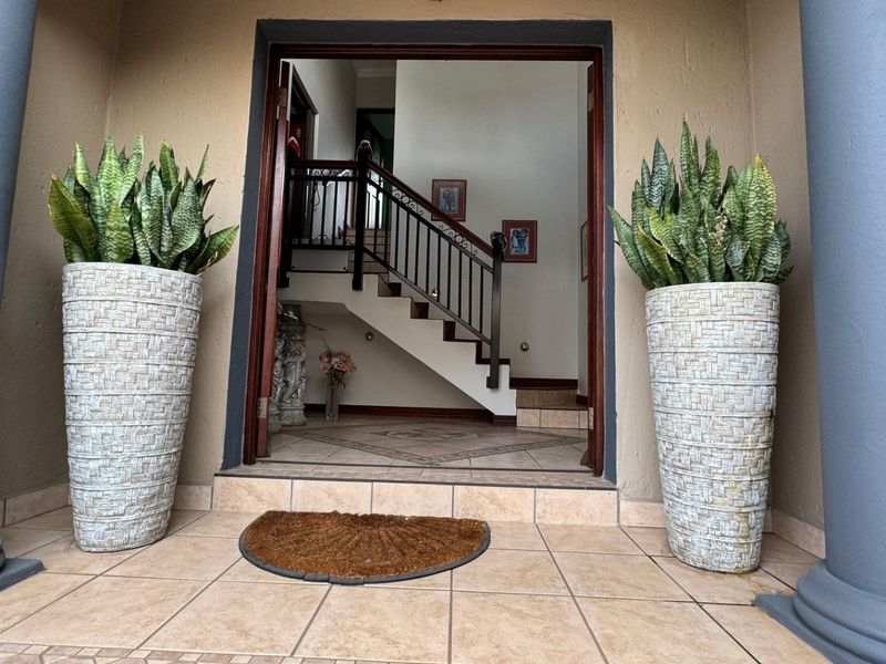 5 Bedroom 4 Bathroom House in Irene View Estate - Photo 3