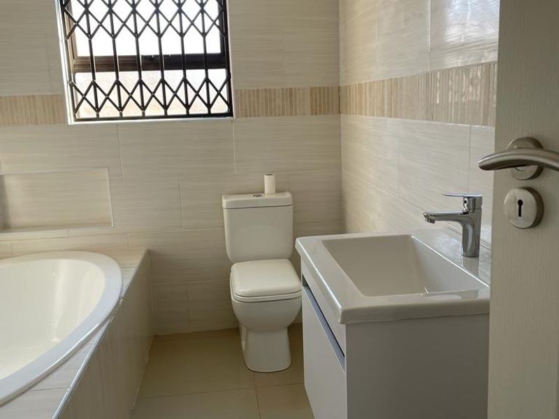 Charming 3 bed home in Klerksoord with solar geyser - Photo 7