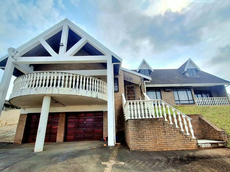Spacious 4-Bedroom Home with Breathtaking Verulam Views - Photo 2