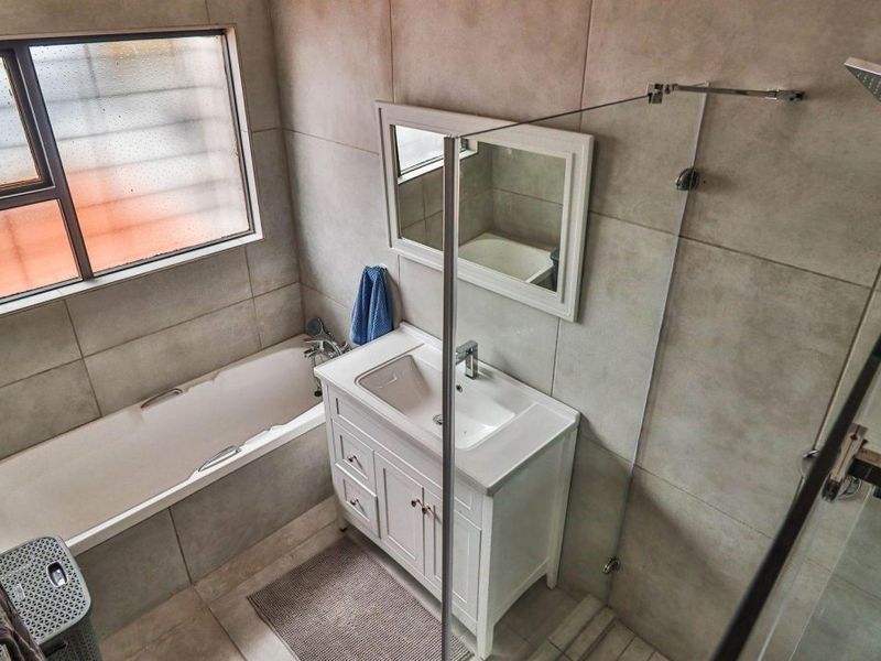 Spacious Family Duplex with Private Garden & Reliable Backup Power - Photo 7
