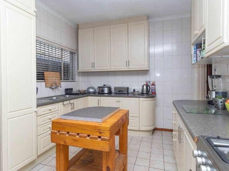 Furnished 3 Bedroom House to Rent in De Kuilen - Photo 8