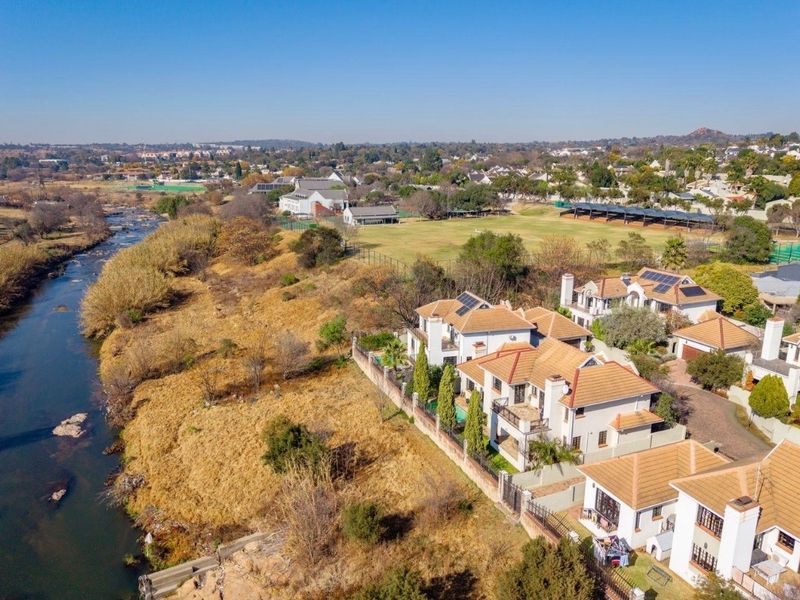 RIVERSIDE LUXURY IN THE HEART OF LONEHILL - Photo 2