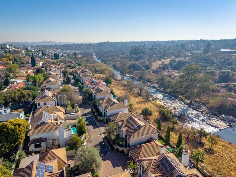 RIVERSIDE LUXURY IN THE HEART OF LONEHILL - Photo 3