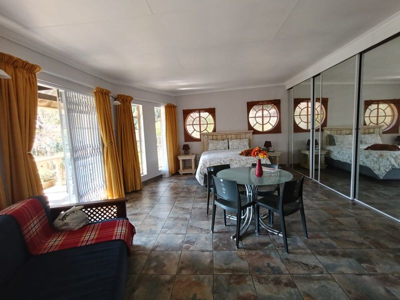 6 BEDROOMS | 4 KITCHENS | 5 BATHROOMS | INCOME POTENTIAL! - Photo 5