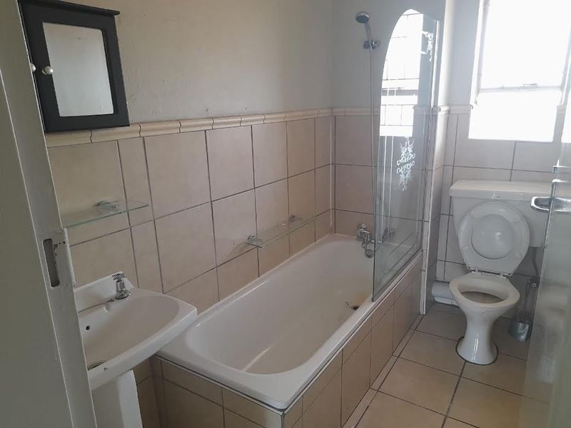 Cousy Nice Boksburg  2 Bedroom Unit For Sale - Photo 10