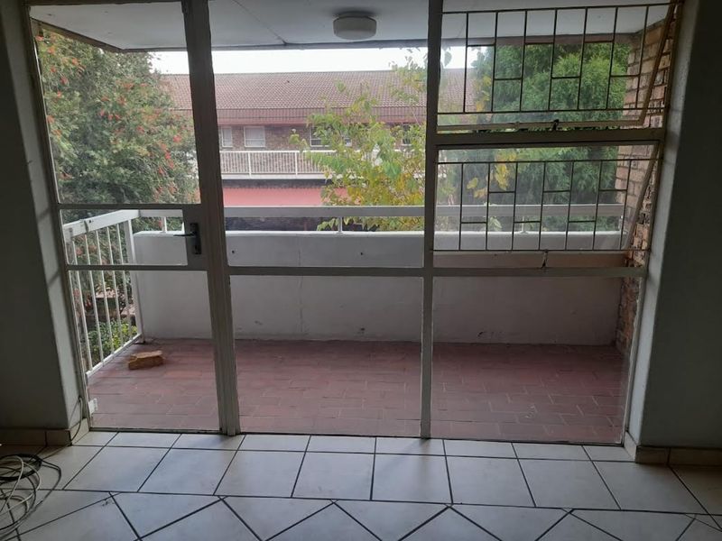 Cousy Nice Boksburg  2 Bedroom Unit For Sale - Photo 7