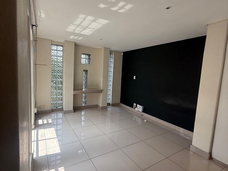 Stunning 4 bedroom home for sale in Melville - Photo 9