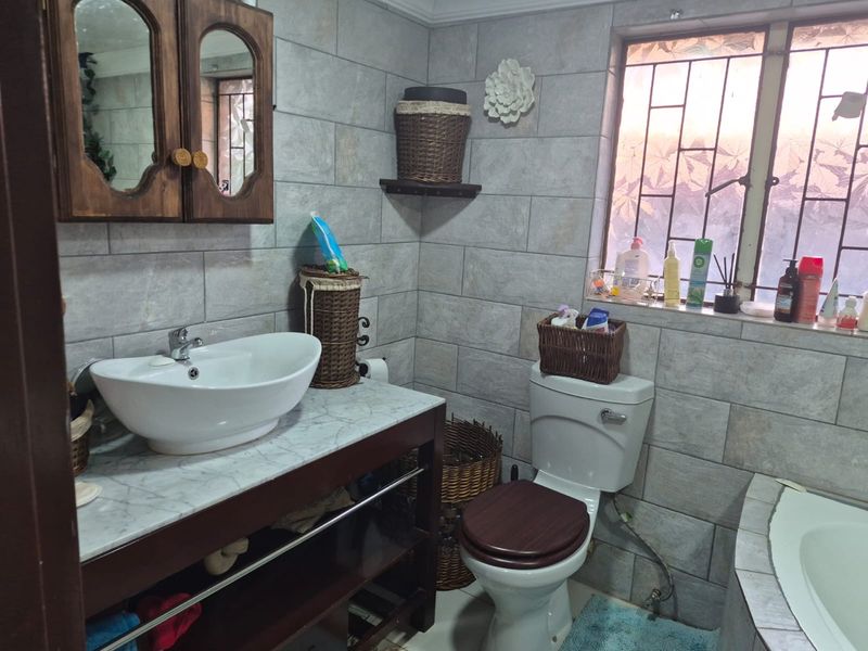 Double storey house in Chantelle for sale - Photo 2