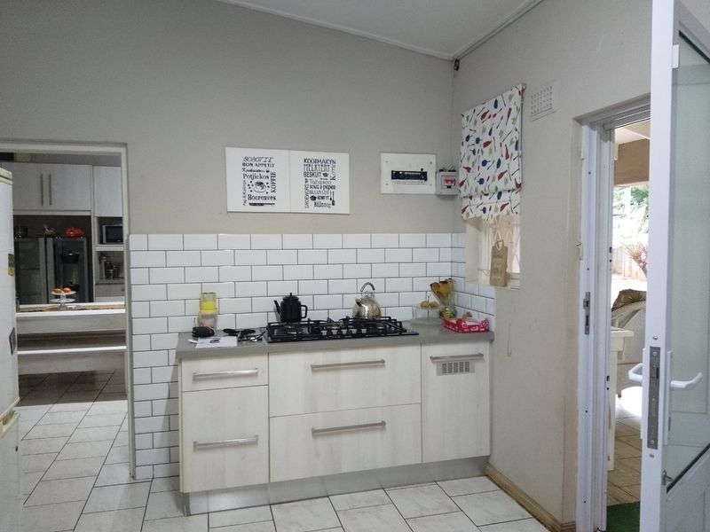 Huge house in marina beach with several options of living including a Loft - Photo 3