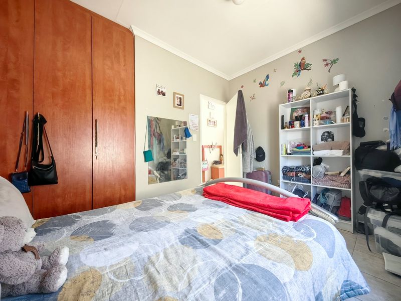 Neat and secure 2 Bedroom - Photo 5