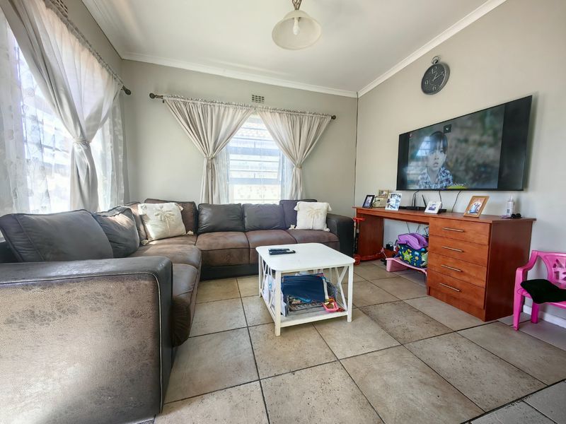 Neat and secure 2 Bedroom - Photo 9