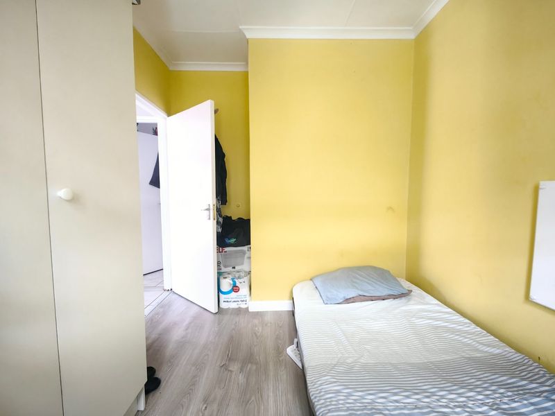 Neat and secure 2 Bedroom - Photo 8