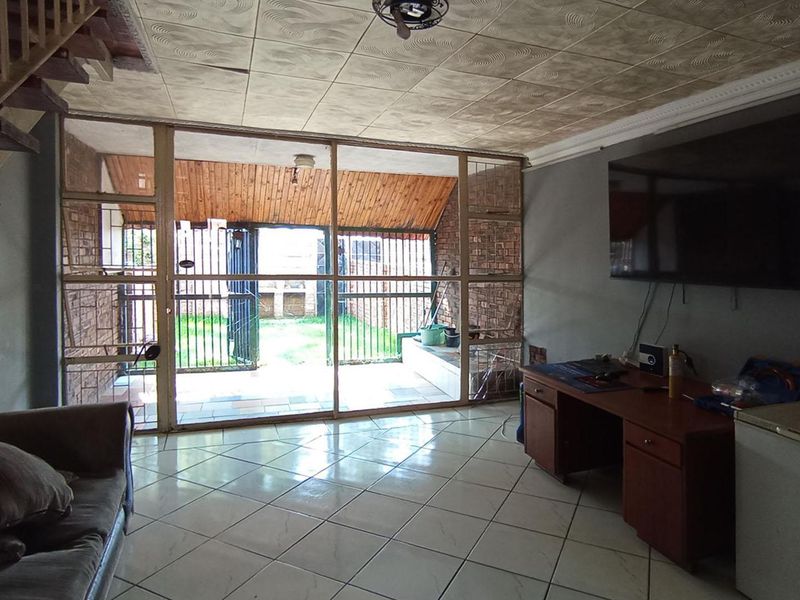 2 Bedroom Townhouse for sale in Claremont  - Photo 4