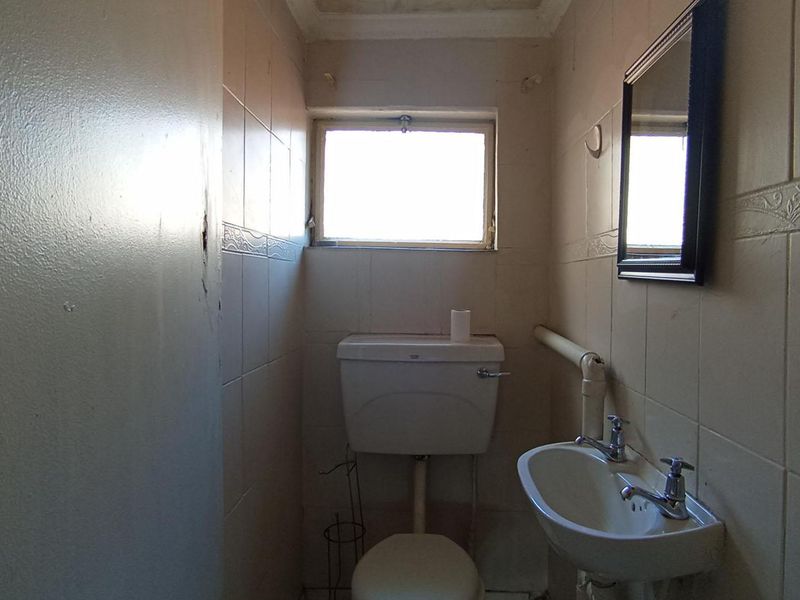2 Bedroom Townhouse for sale in Claremont  - Photo 8