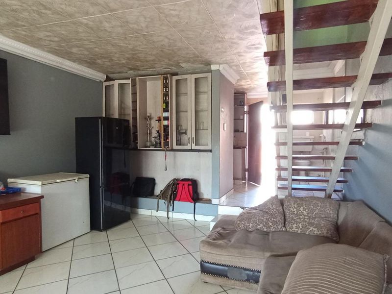 2 Bedroom Townhouse for sale in Claremont  - Photo 6