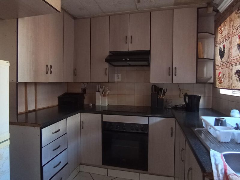 2 Bedroom Townhouse for sale in Claremont  - Photo 2