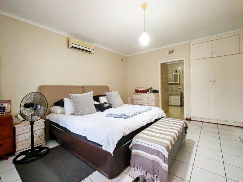4 Bedroom House for Sale in Blythedale Beach, KZN - Photo 7