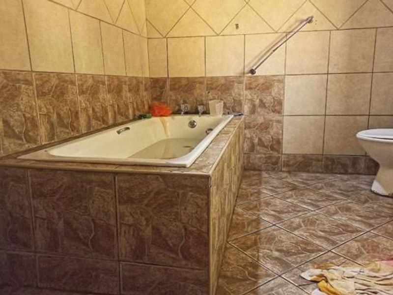 8 Bed Farm in Zandfontein Ah for Sale - Photo 9