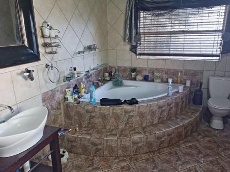 8 Bed Farm in Zandfontein Ah for Sale - Photo 8