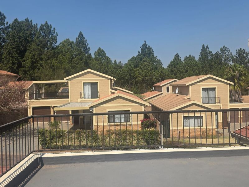 Exceptional 4-Bedroom Family Haven in Secure Estate - Photo 5