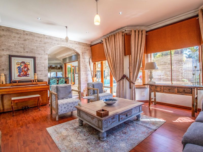 Spacious 5-Bedroom Family Home in Sought-After Sovereign Park Estate - Photo 7