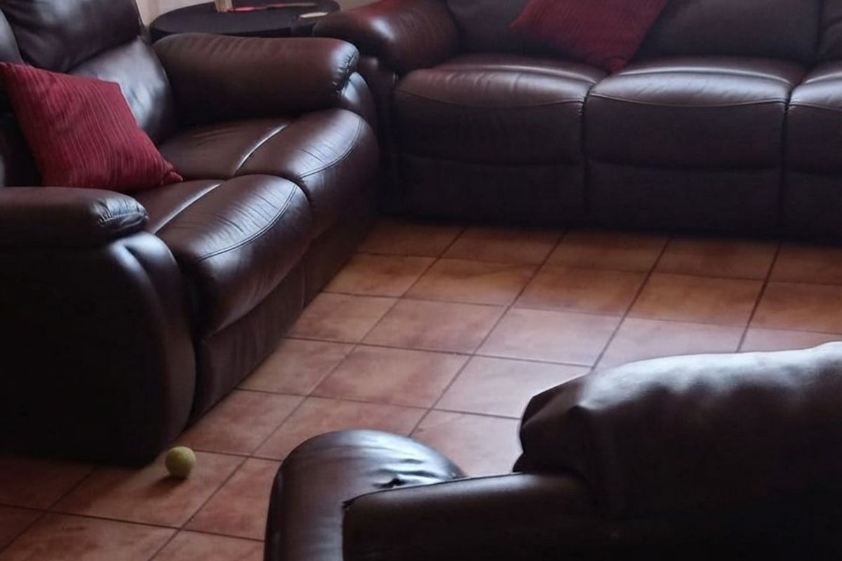 A living room area featuring ceramic floor tiles, providing a functional space for relaxation.