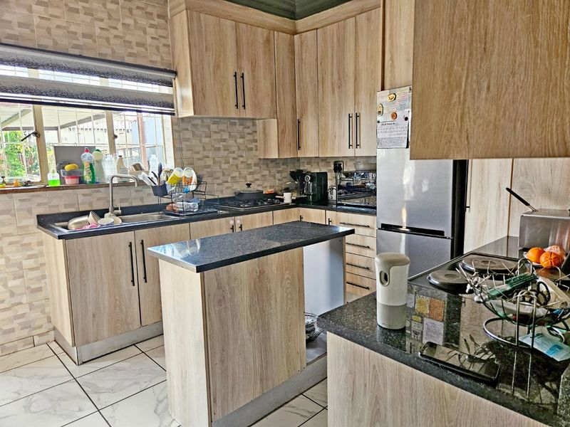  GOLDEN INVESTMENT OPPORTUNITY | PRIME BUSINESS LOCATION | 991m2 STAND - Photo 2