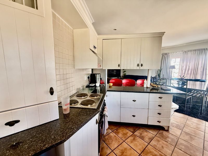 Modern Top-Floor Apartment with Stunning Hartbeespoort Views - Photo 4