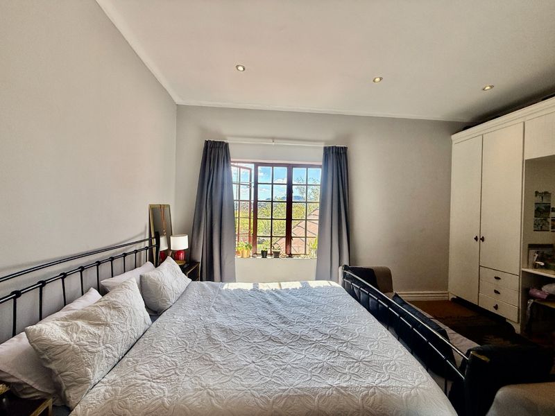 Modern Top-Floor Apartment with Stunning Hartbeespoort Views - Photo 10
