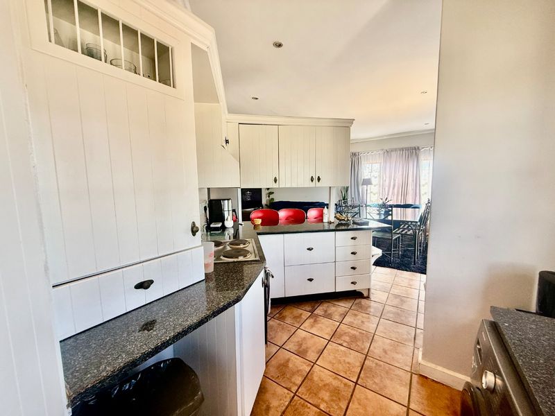 Modern Top-Floor Apartment with Stunning Hartbeespoort Views - Photo 5