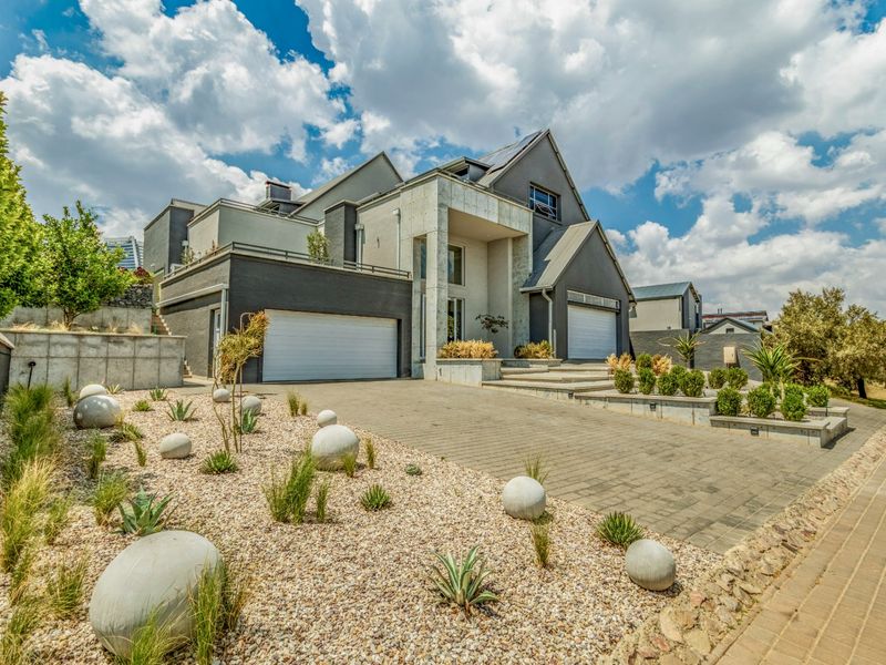 impressive Family Home for Sale in Waterfall Country Estate - Photo 2
