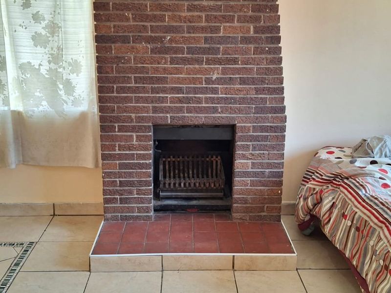 HOUSE WITH 2 FLATS FOR SALE - Photo 8
