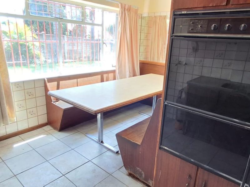 HOUSE WITH 2 FLATS FOR SALE - Photo 4