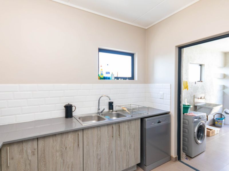 MODERN 2 BEDROOM 2 BATHROOM APARTMENT IN KYALAMI - Photo 8