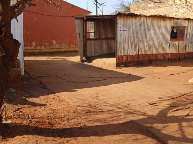 HOUSE FOR SALE IN ETWATWA  - Photo 2