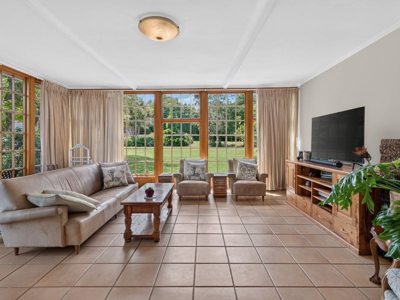 A Generous Family Home with ±1,400 m2 of Additional Land to develop and/or sub-divide at will - Photo 9