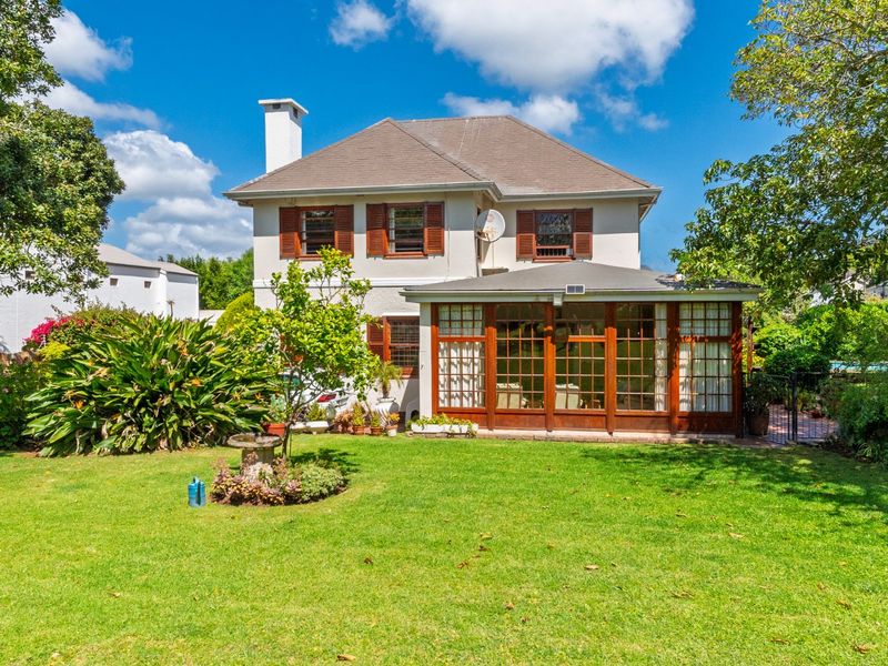 A Generous Family Home with ±1,400 m2 of Additional Land to develop and/or sub-divide at will - Photo 5