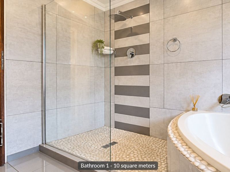 Modern - Completely renovated Family Home - Photo 10