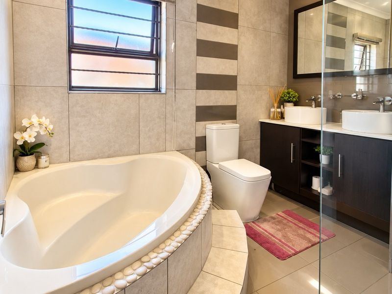 Modern - Completely renovated Family Home - Photo 9