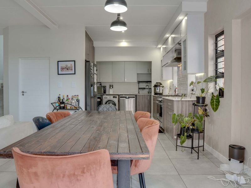Enjoy a secure, convenient and family-focused lifestyle in this 4 bedroom home in one of Kyalami's established residential areas. - Photo 5