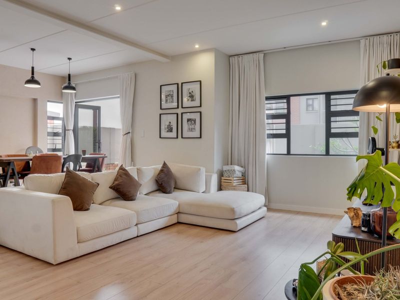 Enjoy a secure, convenient and family-focused lifestyle in this 4 bedroom home in one of Kyalami's established residential areas. - Photo 4