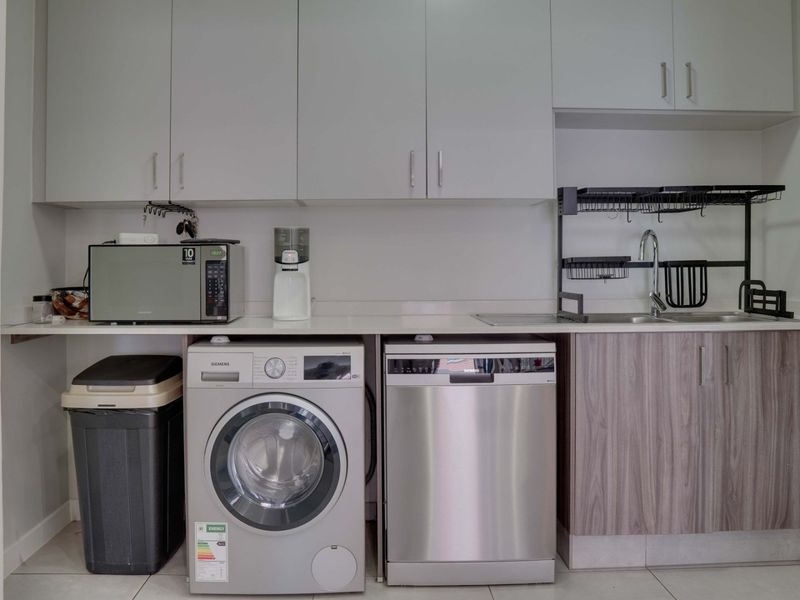 Enjoy a secure, convenient and family-focused lifestyle in this 4 bedroom home in one of Kyalami's established residential areas. - Photo 9