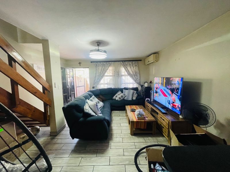 2 Bed Town house in Waterval Park for Sale - Photo 5