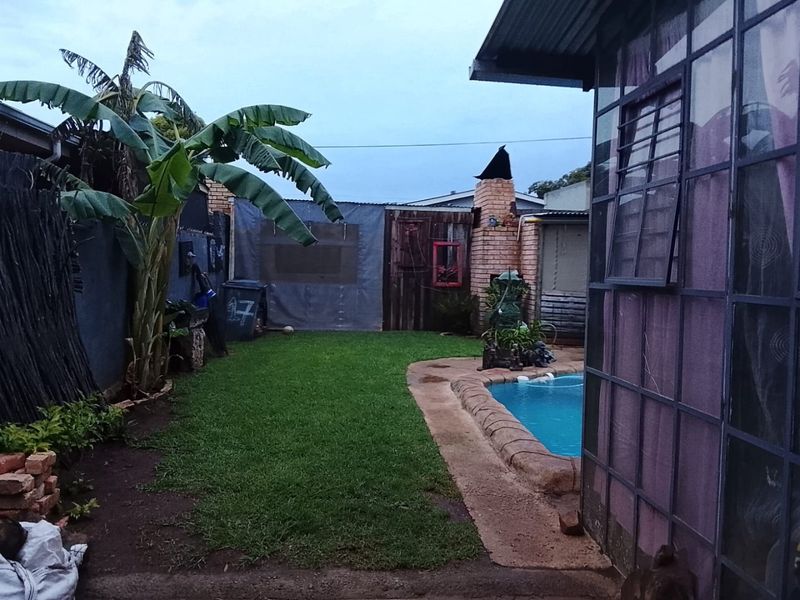Charming Randgate Home With Pool and Garden - Photo 4
