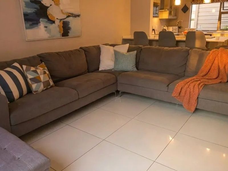 Stylish 3-Bedroom Family Townhouse for Sale in Sundowner, Randburg - Photo 3