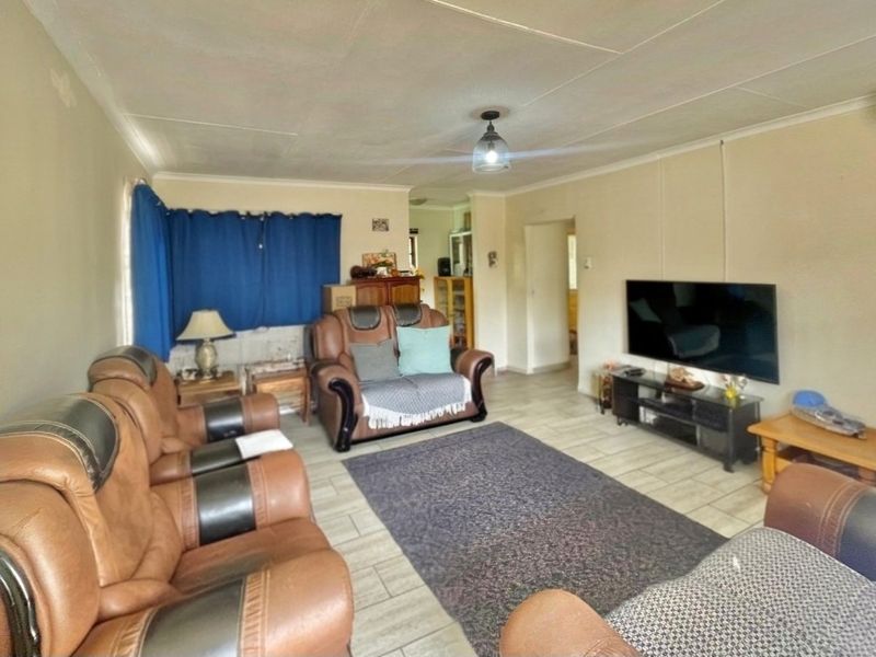 3-Bedroom Home with Flatlet and Entertainment Lapa! - Photo 5
