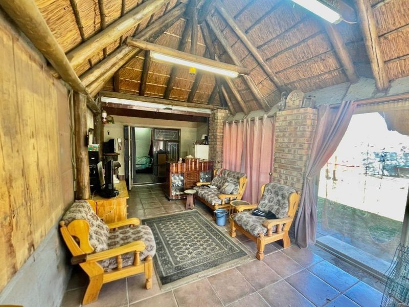 3-Bedroom Home with Flatlet and Entertainment Lapa! - Photo 3