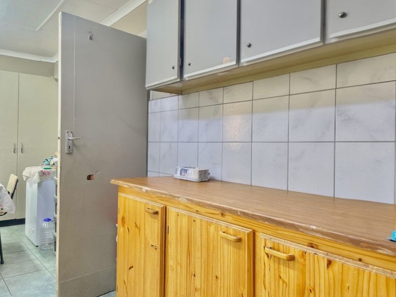 3-Bedroom Home with Flatlet and Entertainment Lapa! - Photo 8