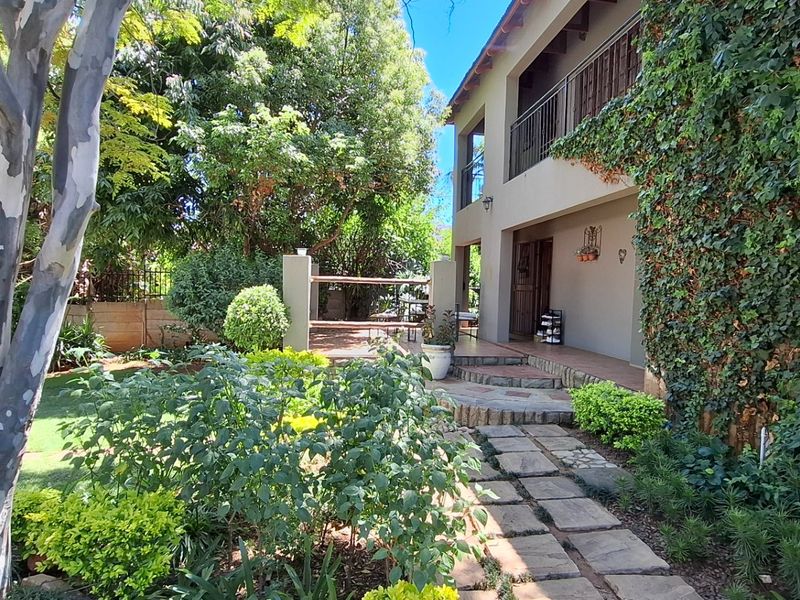 Premium Eastcliff GUESTHOUSE with Excellent Income - Photo 5