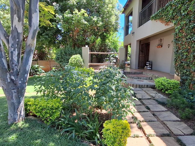 Premium Eastcliff GUESTHOUSE with Excellent Income - Photo 4
